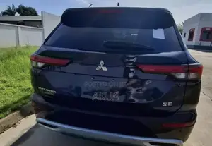 Mitsubishi Outlander SE Launch Edition 2022 Blue