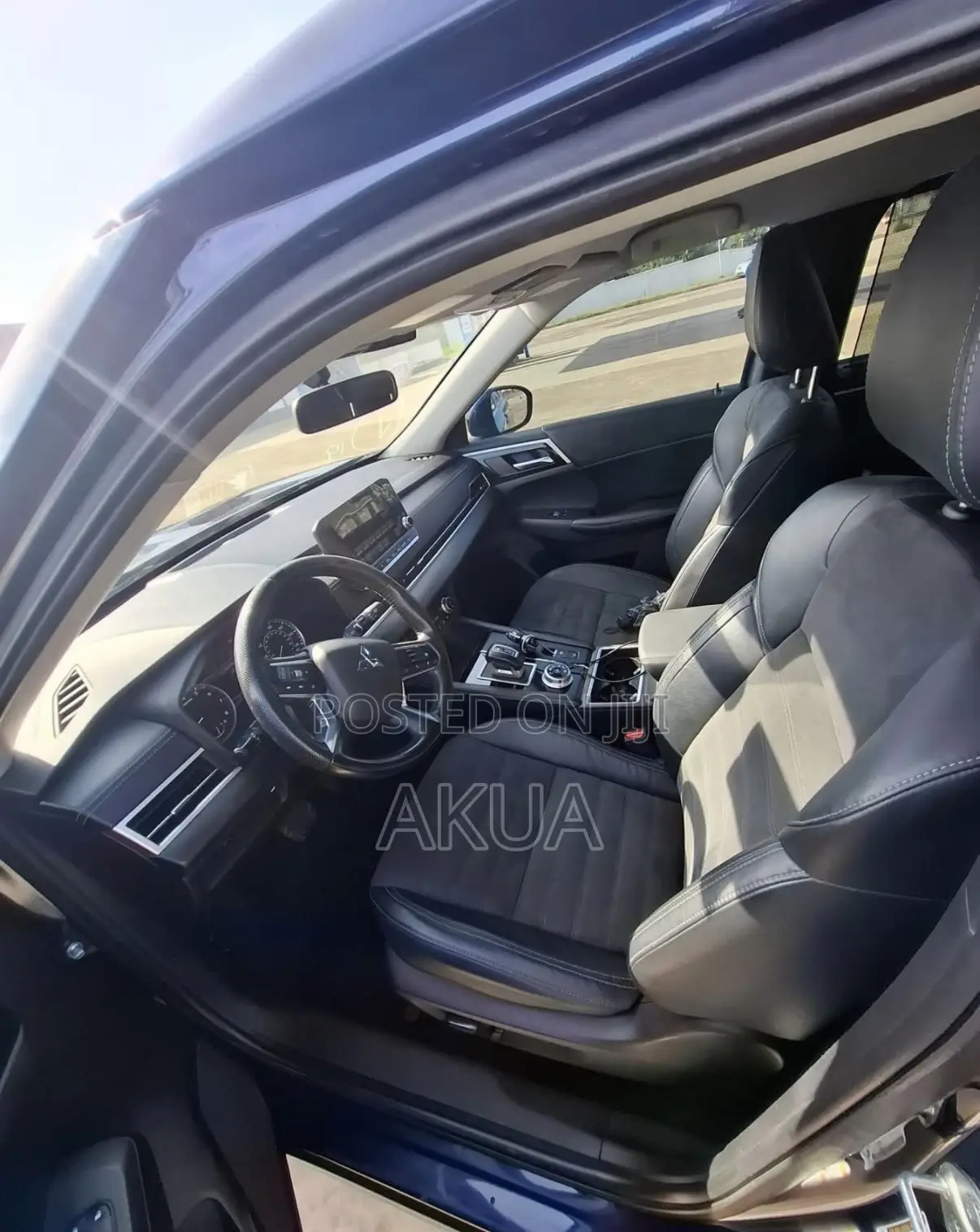 Mitsubishi Outlander SE Launch Edition 2022 Blue