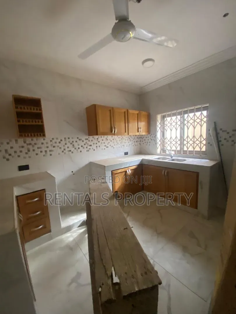 3bdrm Mansion in New Legon for rent