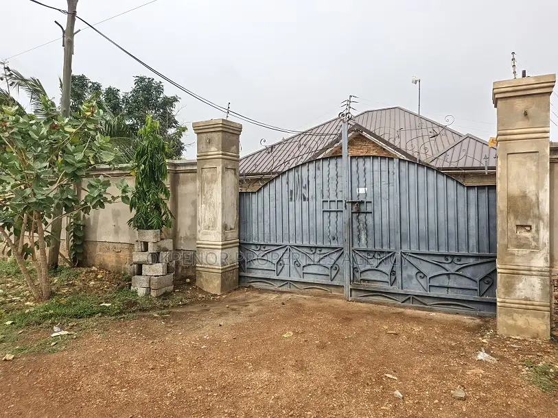 4bdrm House in Adenta, New Legon for rent