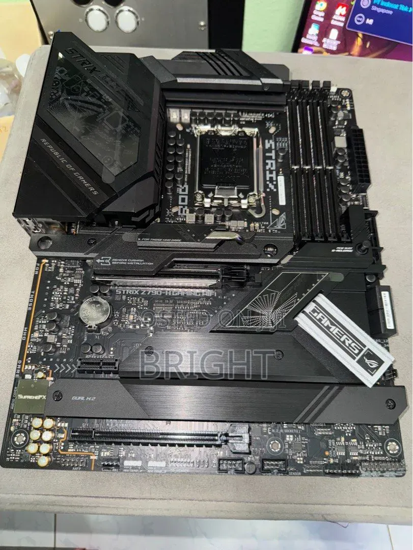 Rog Strix Z790-h Gaming Wifi+Intel Core I5 12gen Corsair Vengence 16gb