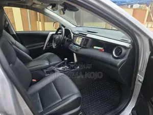 Toyota RAV4 XLE 4dr SUV (2.5L 4cyl 6A) 2018 Silver