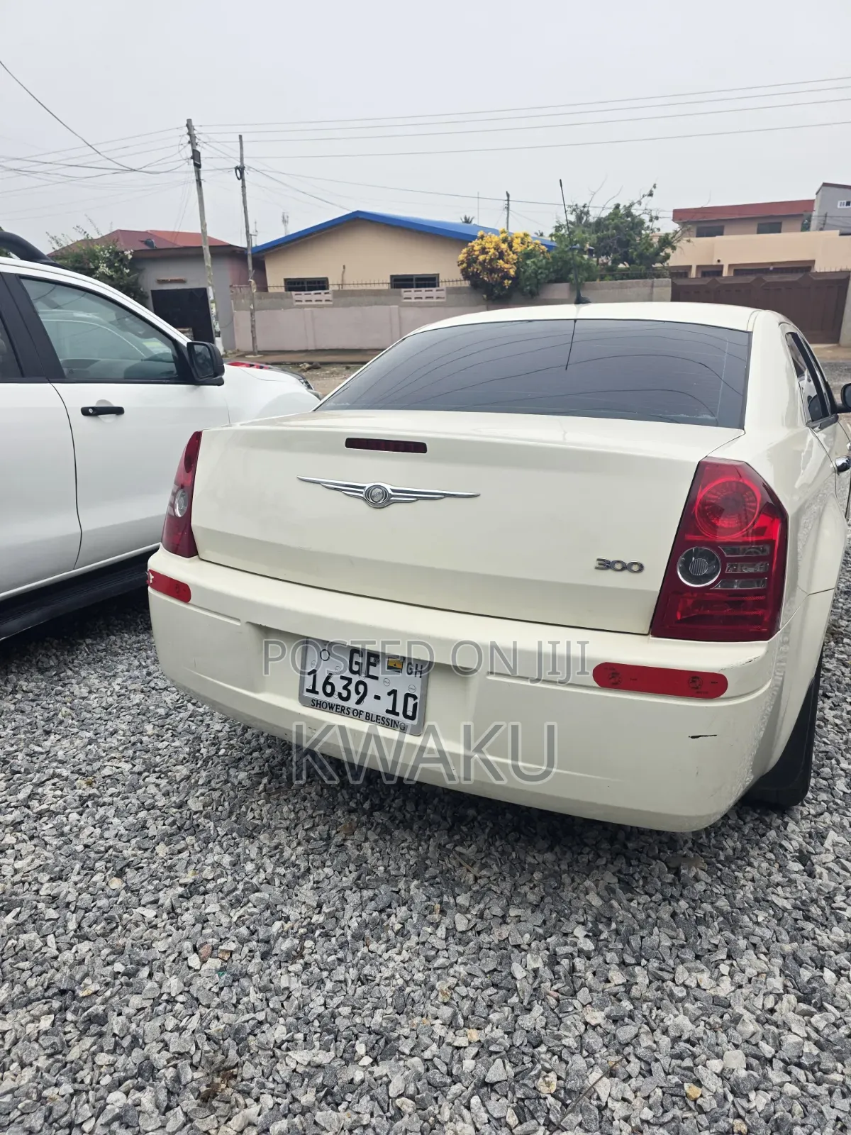 Chrysler 300 2010 Off white