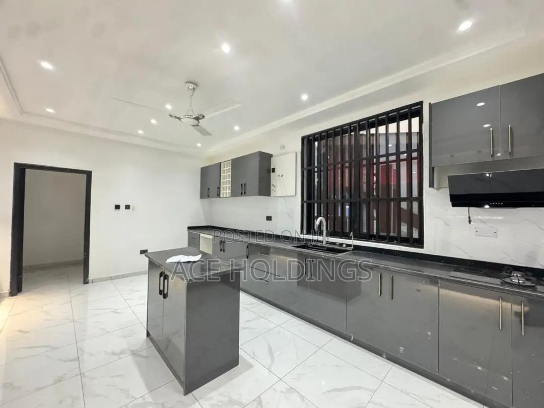 4bdrm House in Ashale Botwe for sale