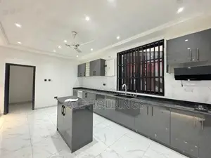 4bdrm House in Ashale Botwe for sale