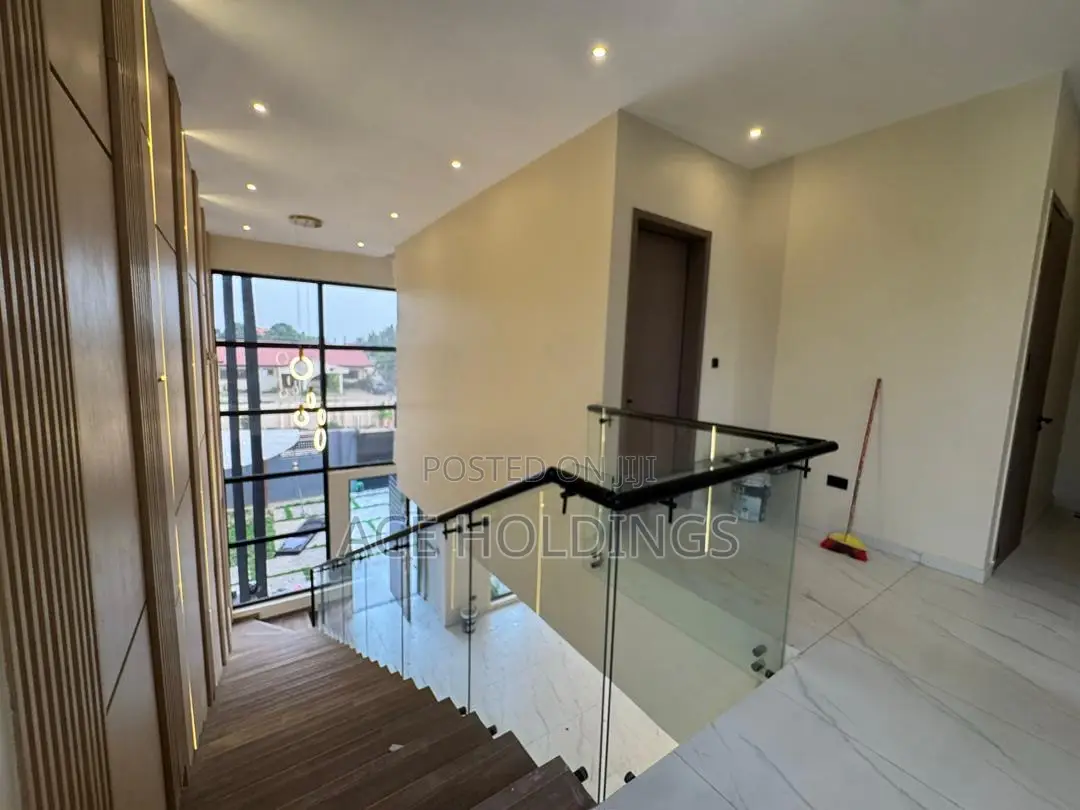 4bdrm Mansion in East Legon for sale