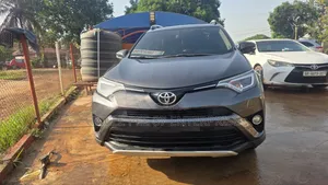 Toyota RAV4 XLE AWD (2.5L 4cyl 6A) 2017 Gray