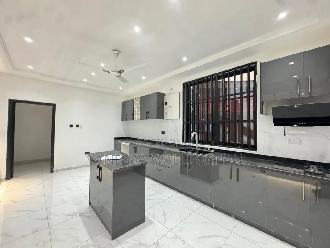 4bdrm House in Ashaley Botwe for sale
