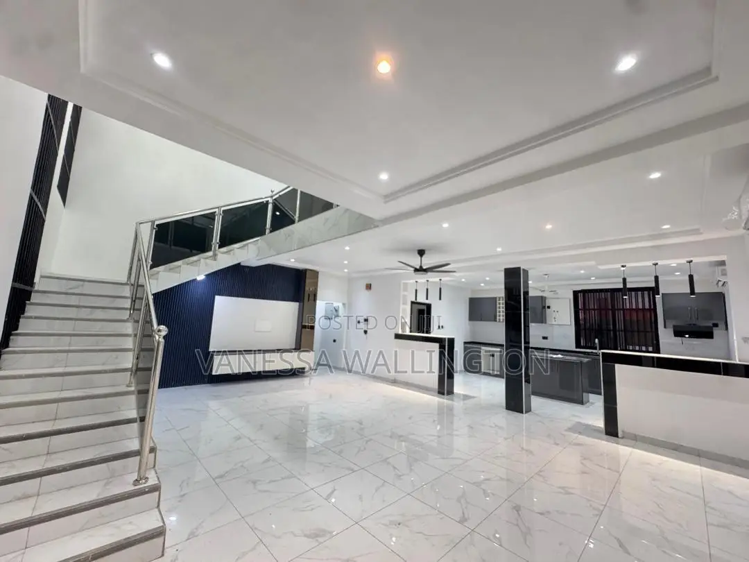 4bdrm House in Ashaley Botwe for sale