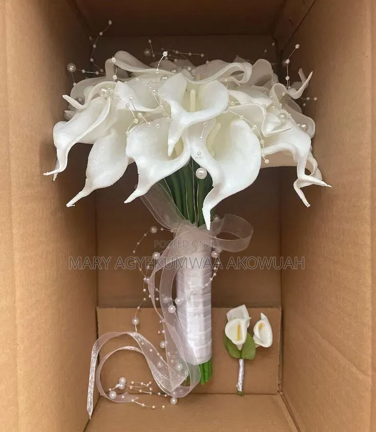 Bridal & Bridesmaids Bouquets & Corsages & Boutonnieres