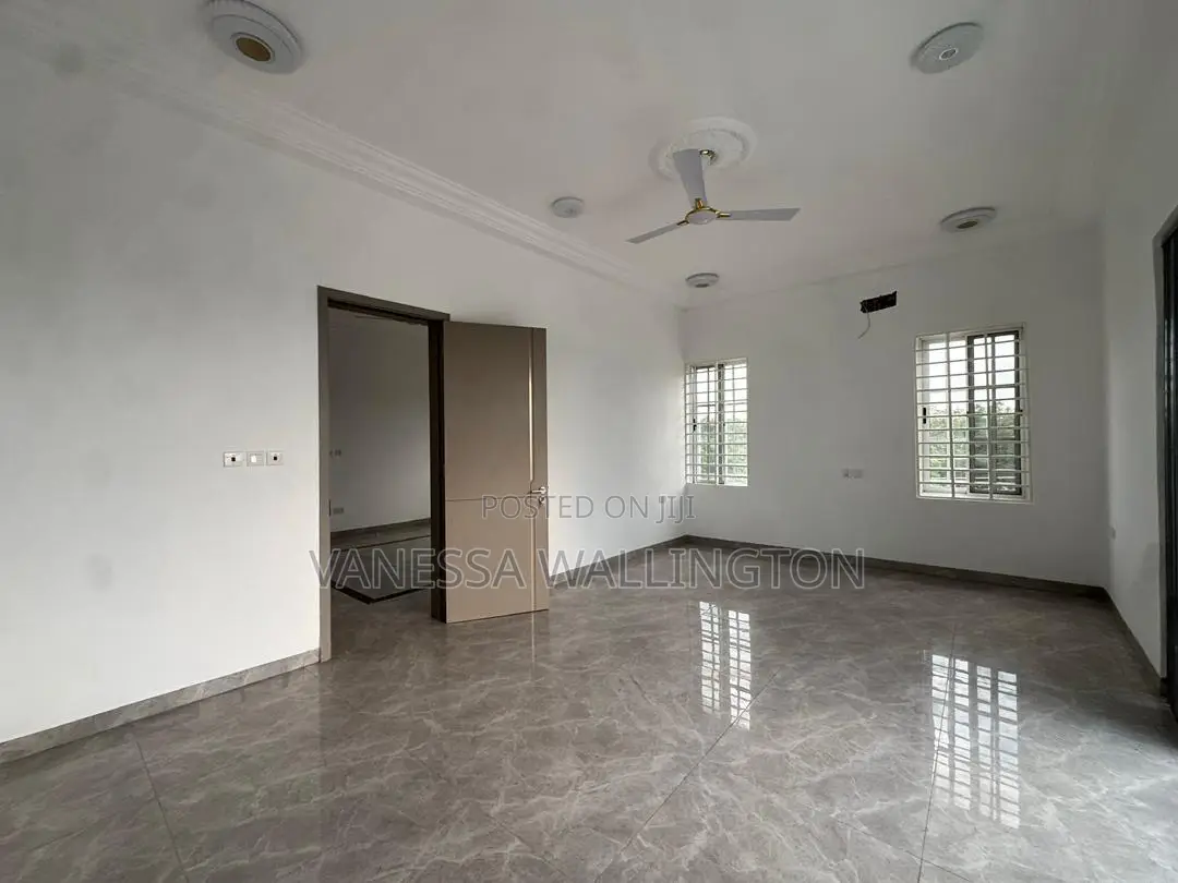 4bdrm Townhouse/Terrace in East Lego Hill for sale