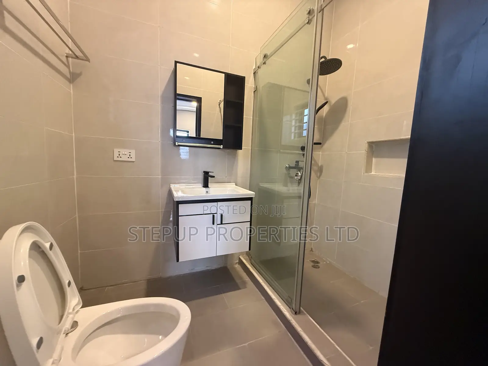 5bdrm House in East Legon Hills for sale