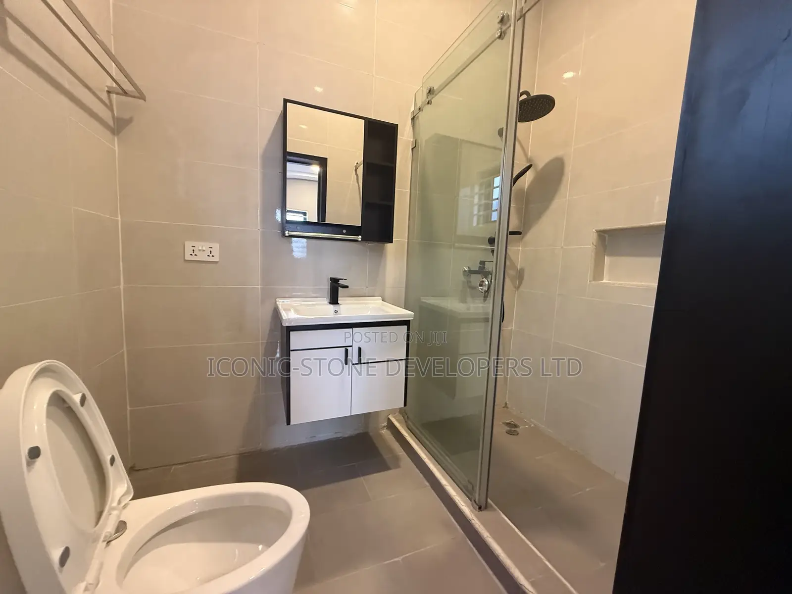 5bdrm House in East Legon Hills for sale