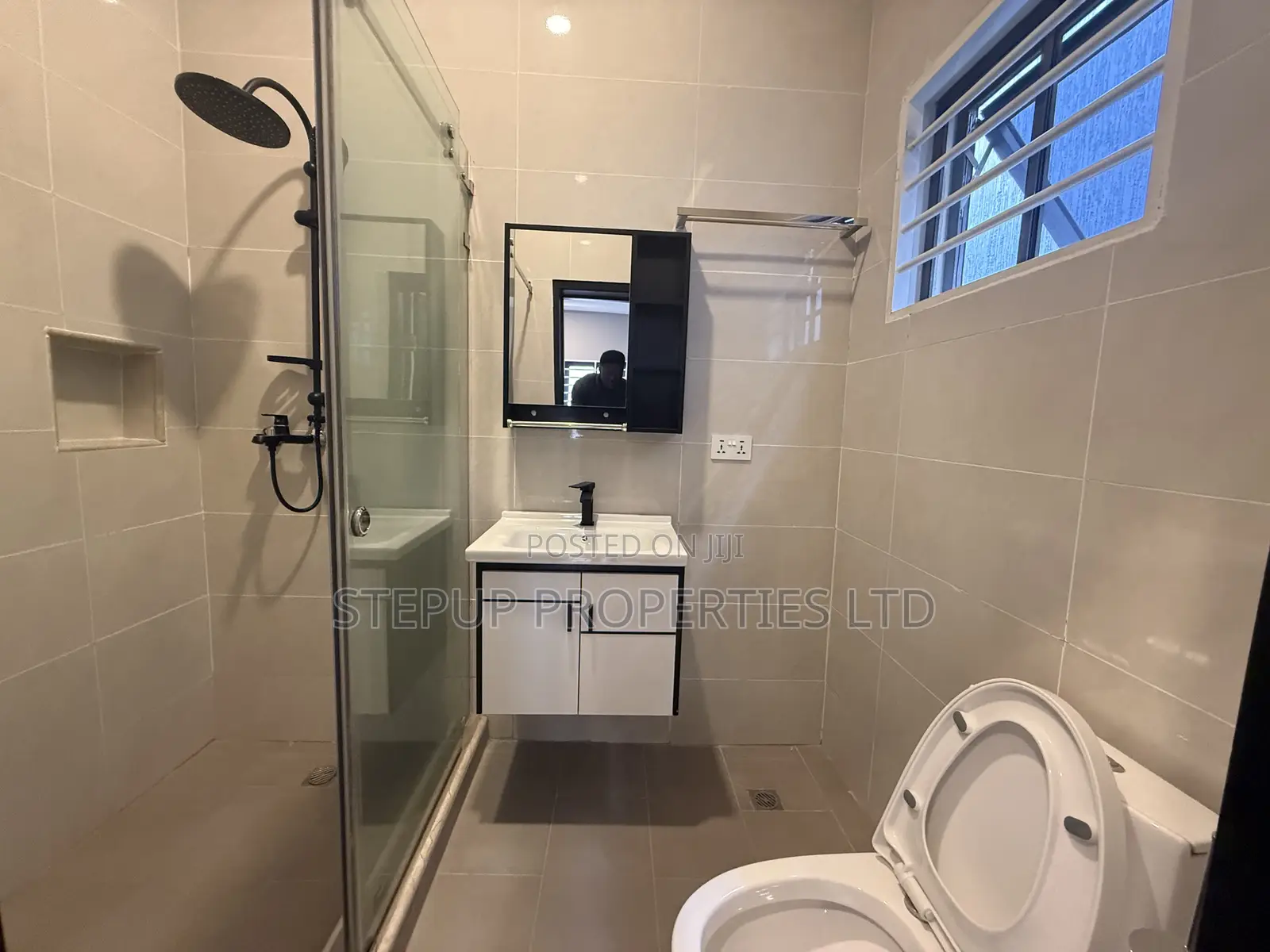 5bdrm House in East Legon Hills for sale