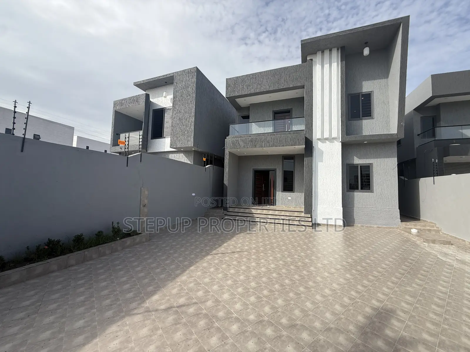 5bdrm House in East Legon Hills for sale