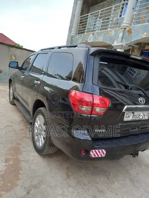 Toyota Sequoia Platinum 4dr SUV 4WD (5.7L 8cyl 6A) 2010 Black