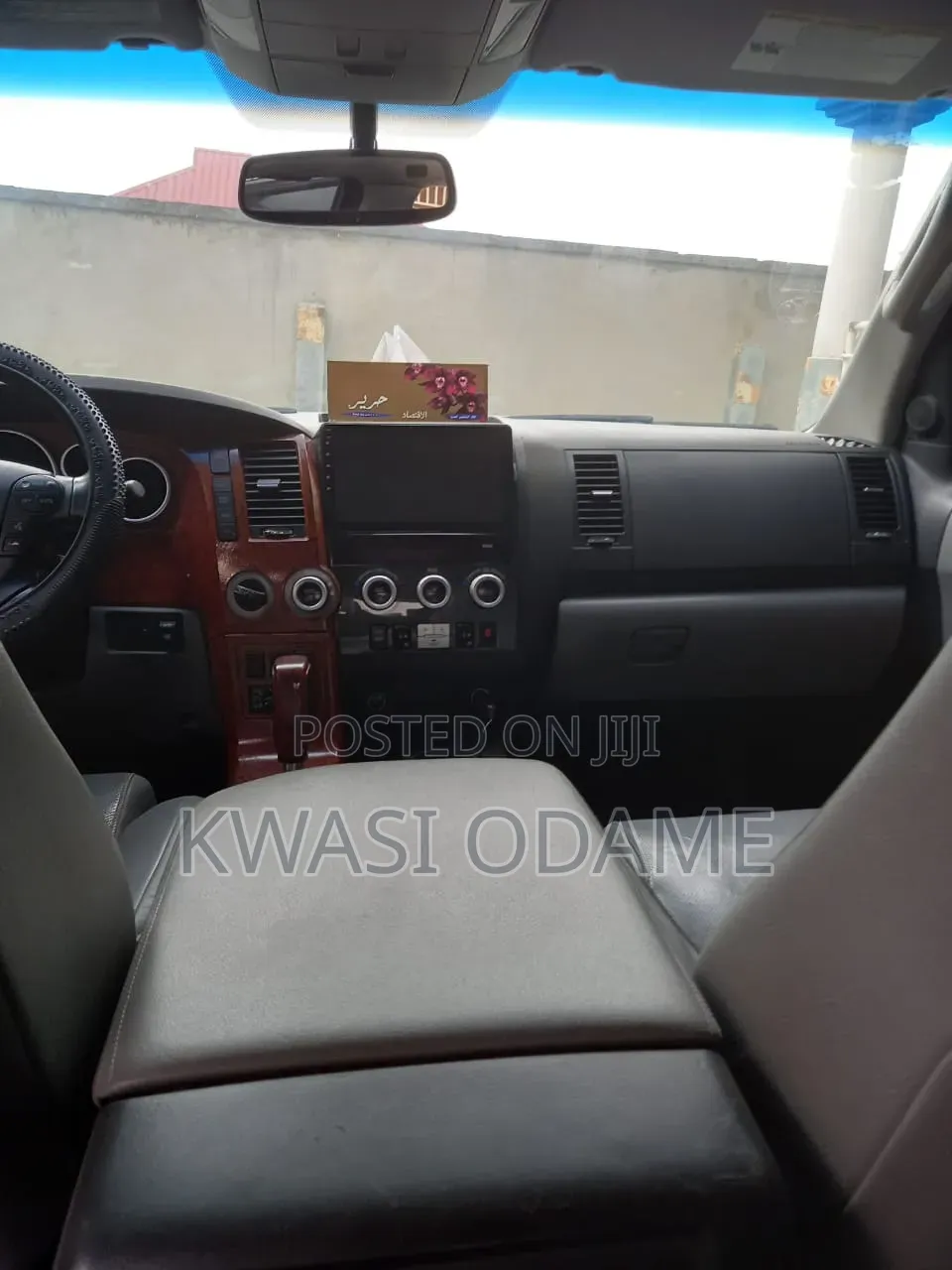 Toyota Sequoia Platinum 4dr SUV 4WD (5.7L 8cyl 6A) 2010 Black