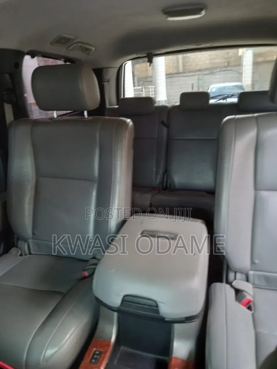 Toyota Sequoia Platinum 4dr SUV 4WD (5.7L 8cyl 6A) 2010 Black