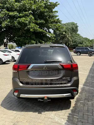 Mitsubishi Outlander SEL FWD 2016 Brown