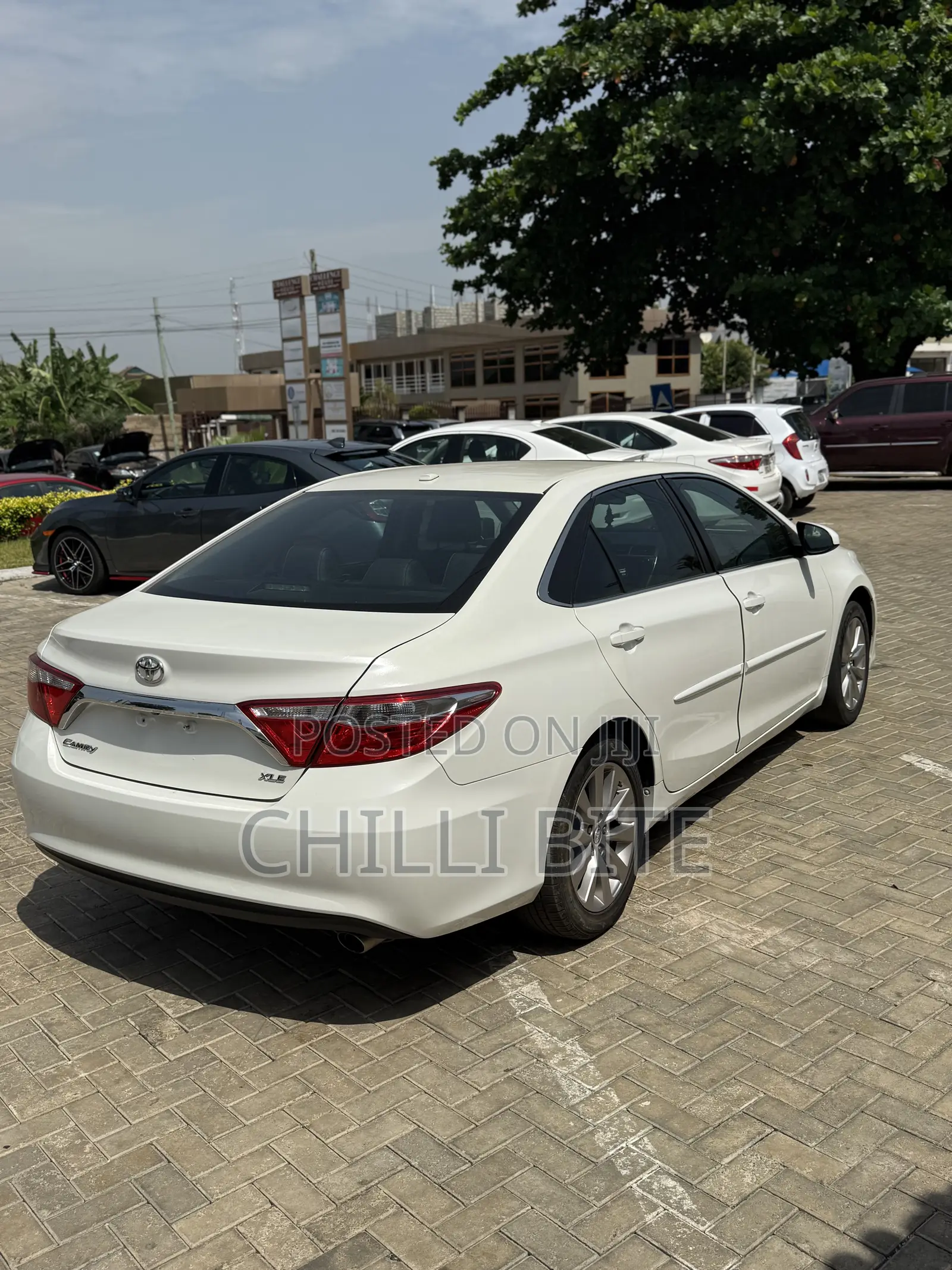 Toyota Camry XLE 4dr Sedan (2.5L 4cyl 6A) 2016 White