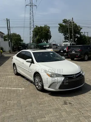 Toyota Camry XLE 4dr Sedan (2.5L 4cyl 6A) 2016 White