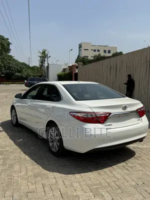 Toyota Camry XLE 4dr Sedan (2.5L 4cyl 6A) 2016 White