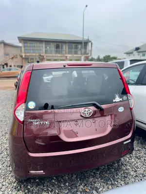 Toyota Passo Sette 1.5 AWD 2012 Brown