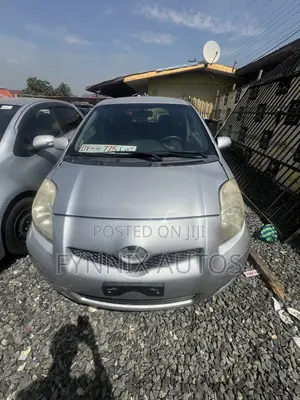 Toyota Vitz 1.3 FWD 3dr 2010 Silver