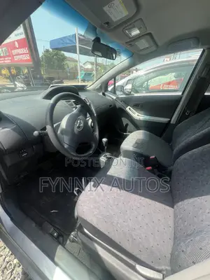 Toyota Vitz 1.3 FWD 3dr 2010 Silver