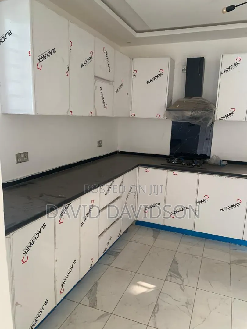 3bdrm House in 3 Bedroom  Storey, Tema Metropolitan for rent