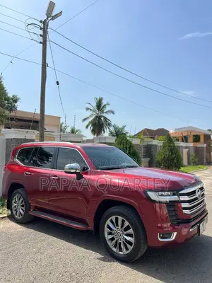 Toyota Land Cruiser LC300 2021 Red