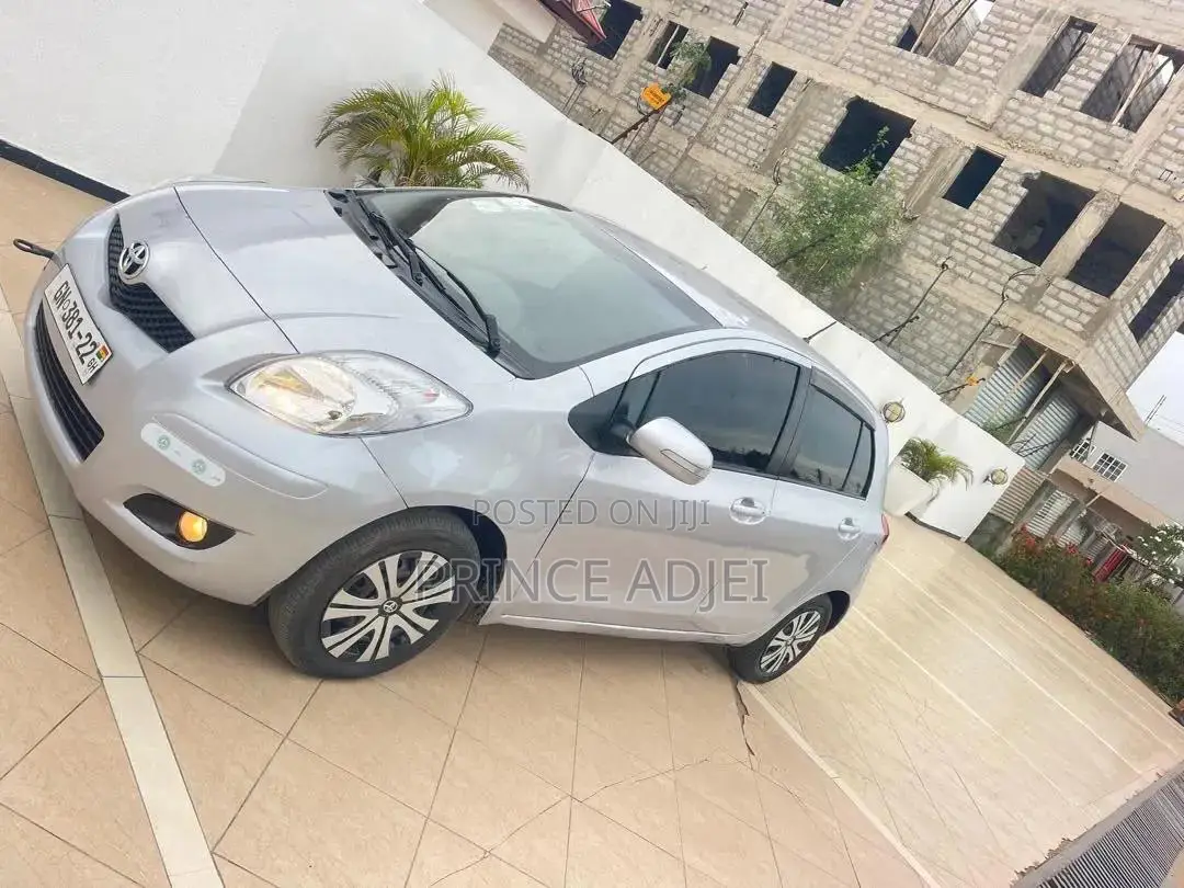 Toyota Vitz 1.0 FWD 5dr 2010 Silver