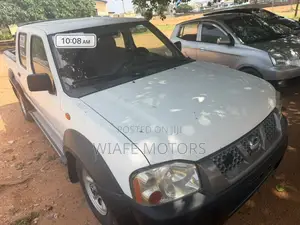 Nissan Hardbody 2015 White