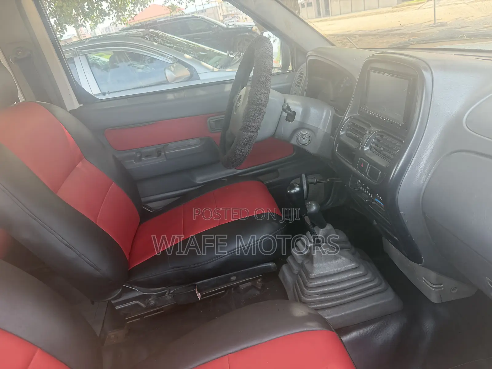 Nissan Hardbody 2015 White