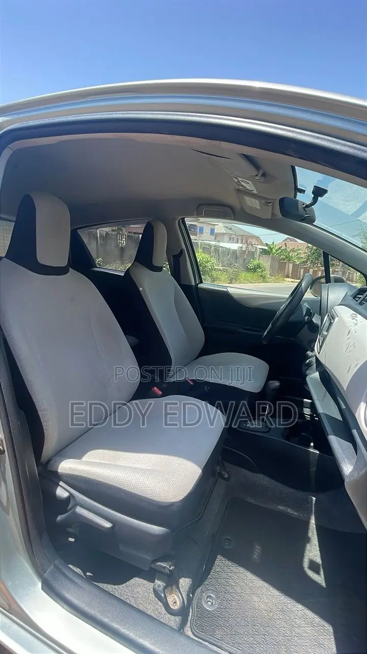 Toyota Vitz 1.3 AWD 3dr 2013 Silver