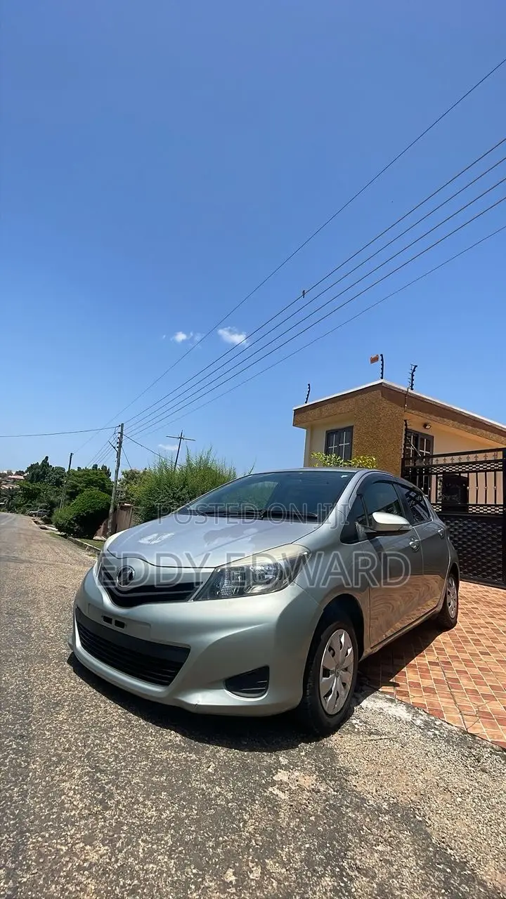 Toyota Vitz 1.3 AWD 3dr 2013 Silver