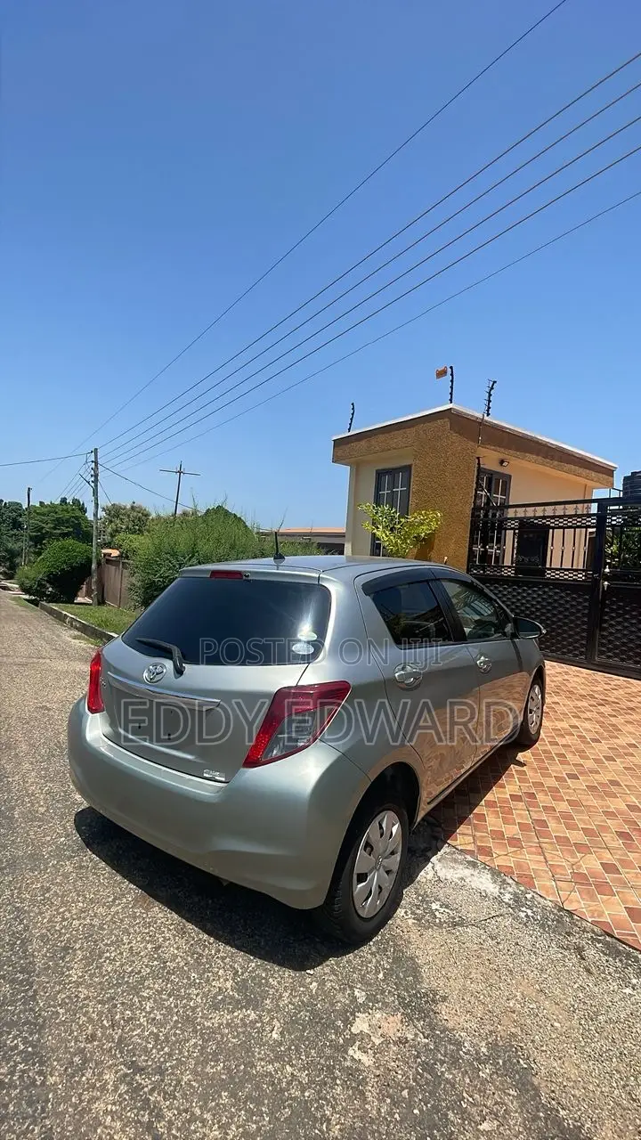 Toyota Vitz 1.3 AWD 3dr 2013 Silver