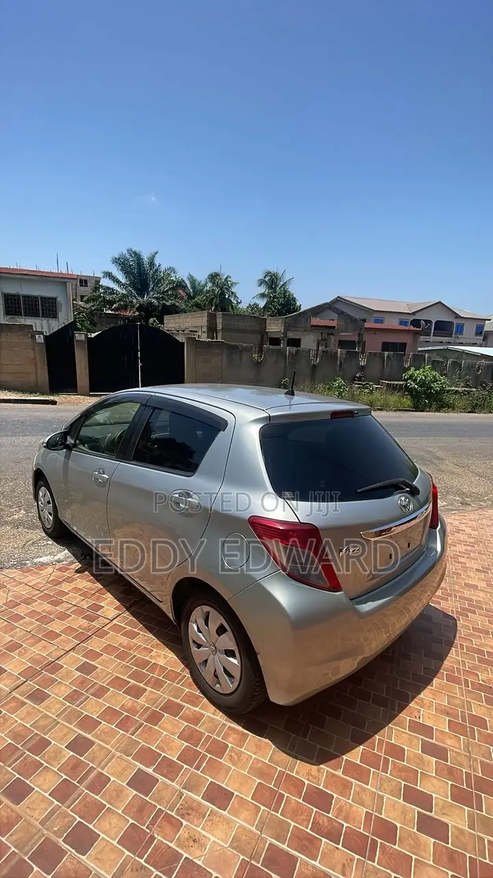 Toyota Vitz 1.3 AWD 3dr 2013 Silver