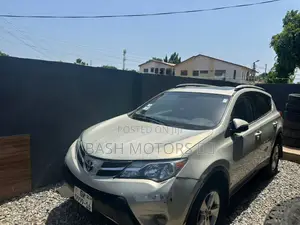 Toyota RAV4 LE 4dr SUV (2.5L 4cyl 6A) 2014 Gray