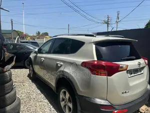 Toyota RAV4 LE 4dr SUV (2.5L 4cyl 6A) 2014 Gray