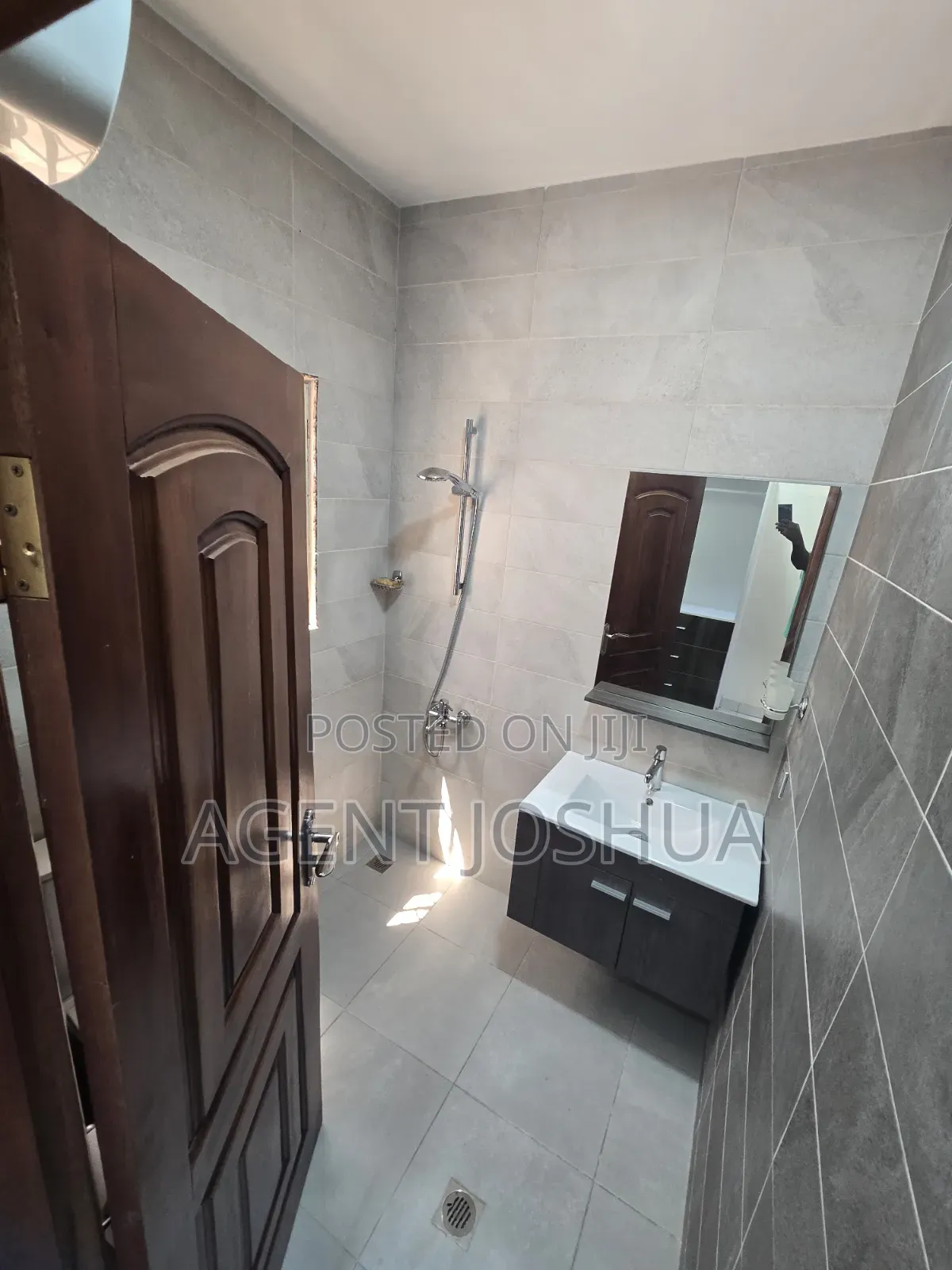 2bdrm Townhouse / Terrace in Teshie Estate for rent
