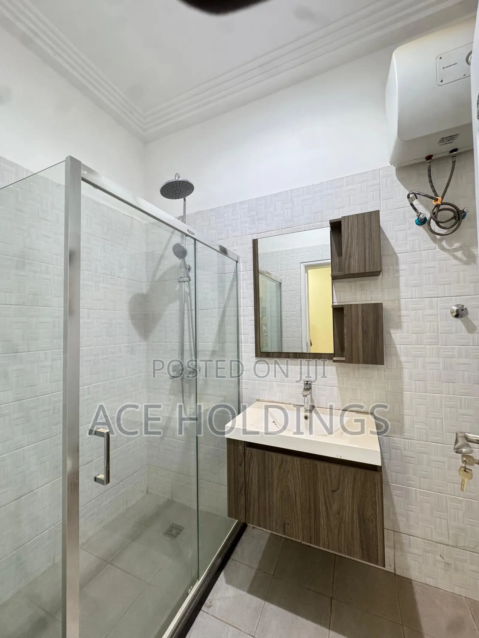 6bdrm Mansion in East Legon Hills for rent