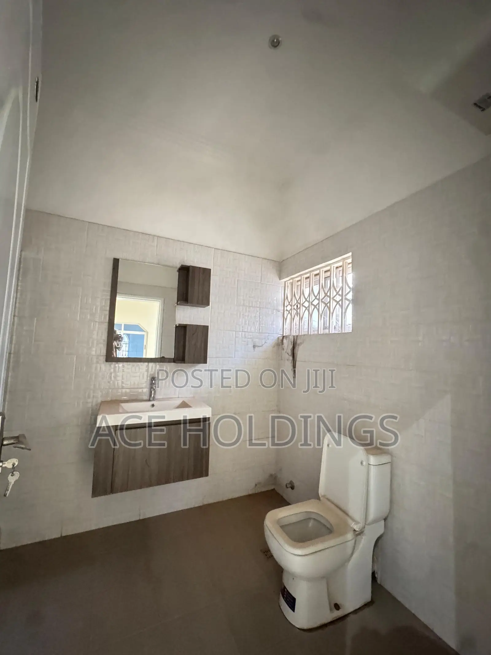 6bdrm Mansion in East Legon Hills for rent