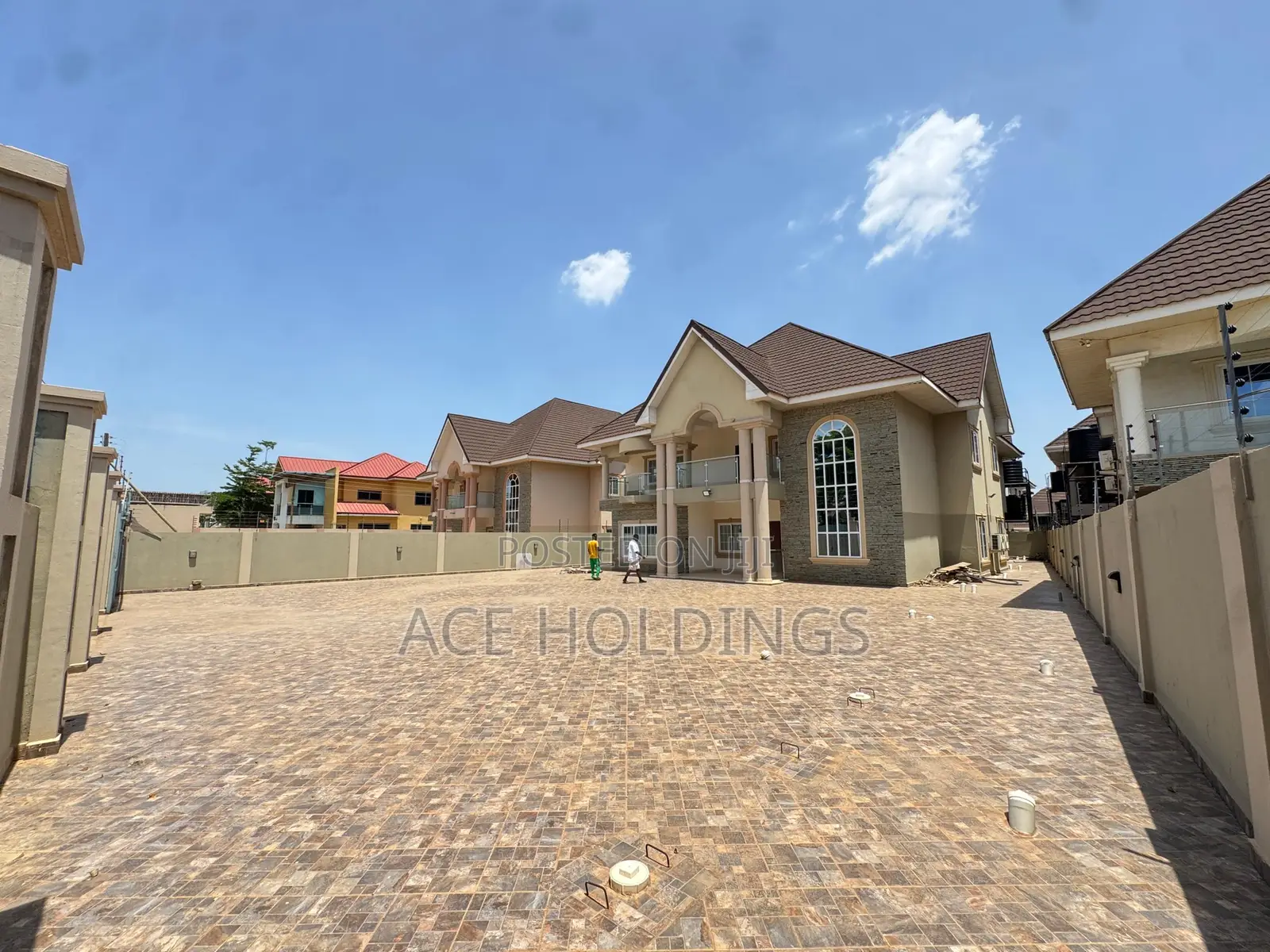 6bdrm Mansion in East Legon Hills for rent