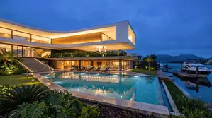 8bdrm Mansion in Accra for sale