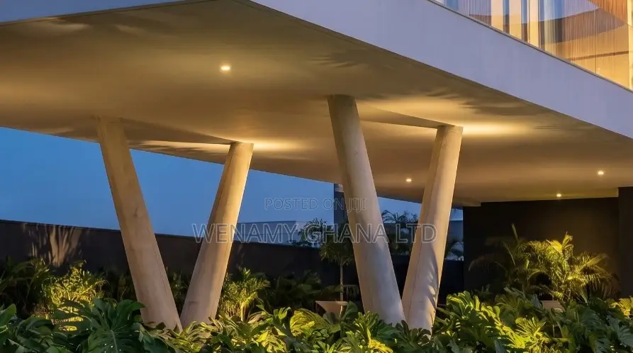 8bdrm Mansion in Accra for sale