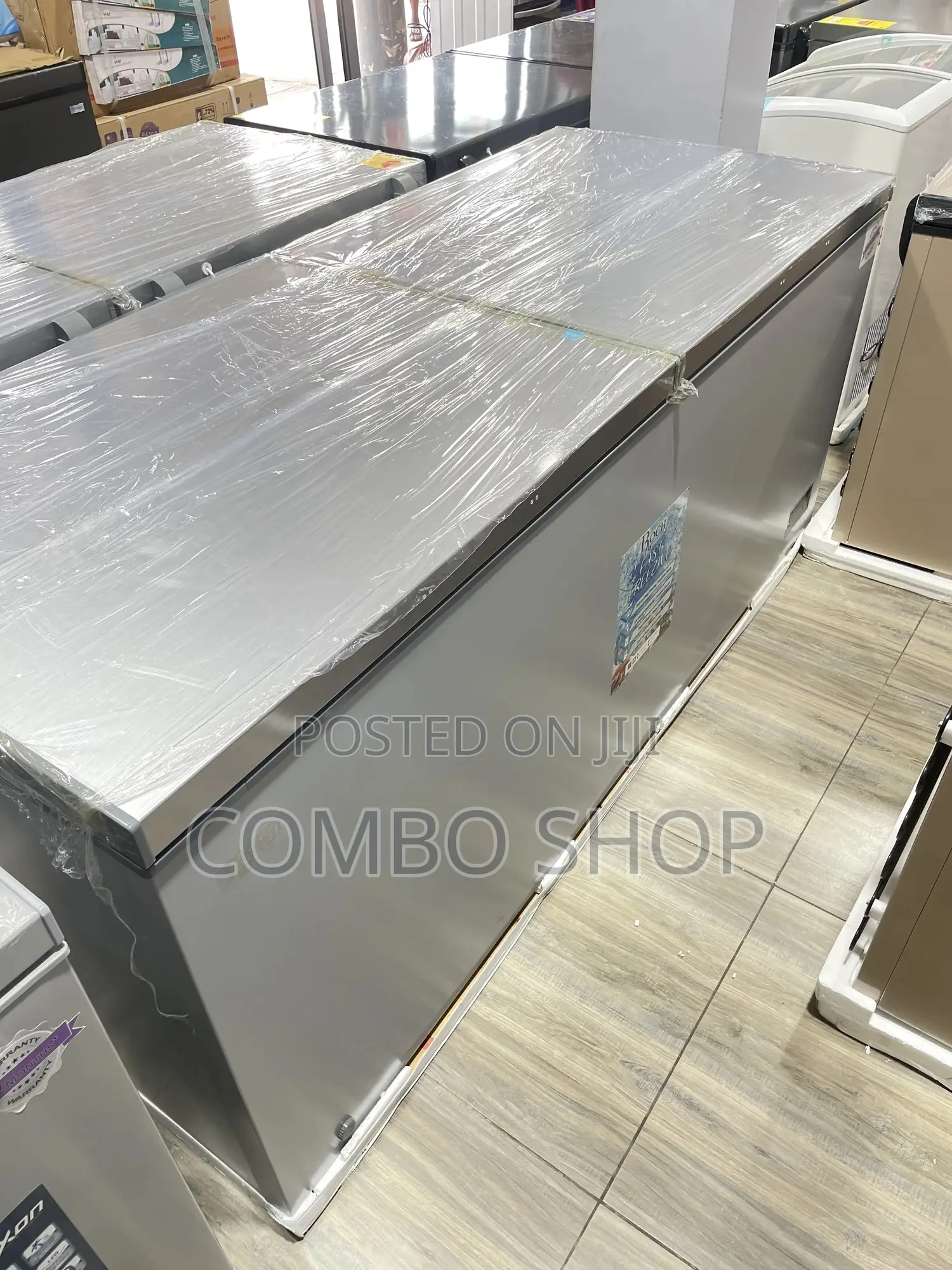 Roch Chest Freezer 708l