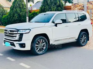 Toyota Land Cruiser LC300 2023 White