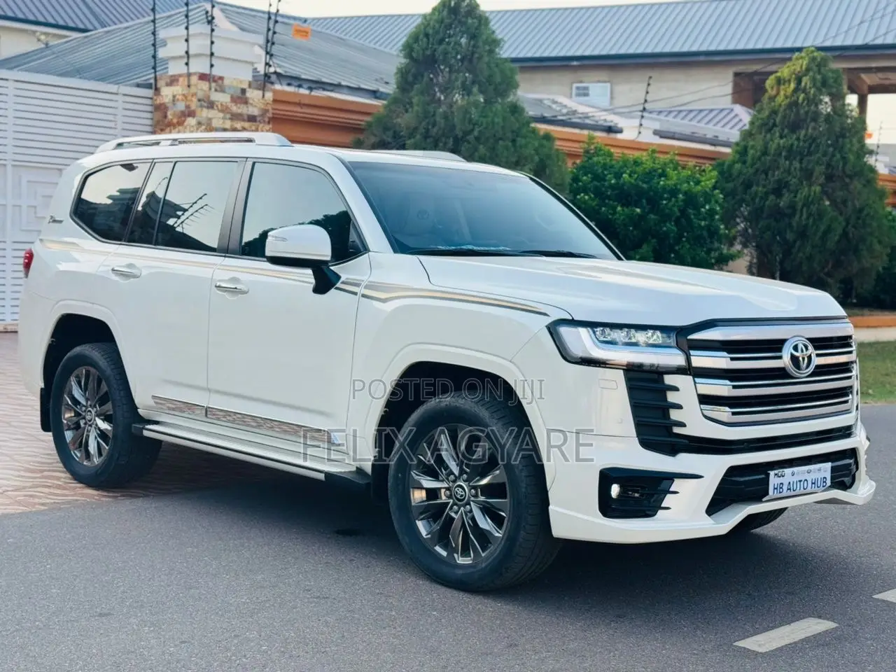 Toyota Land Cruiser LC300 2023 White