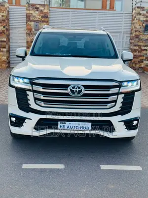 Toyota Land Cruiser LC300 2023 White